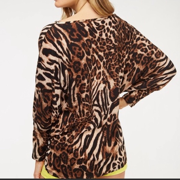 ♥️2 left♥️ Animal print top - Picture 3 of 3